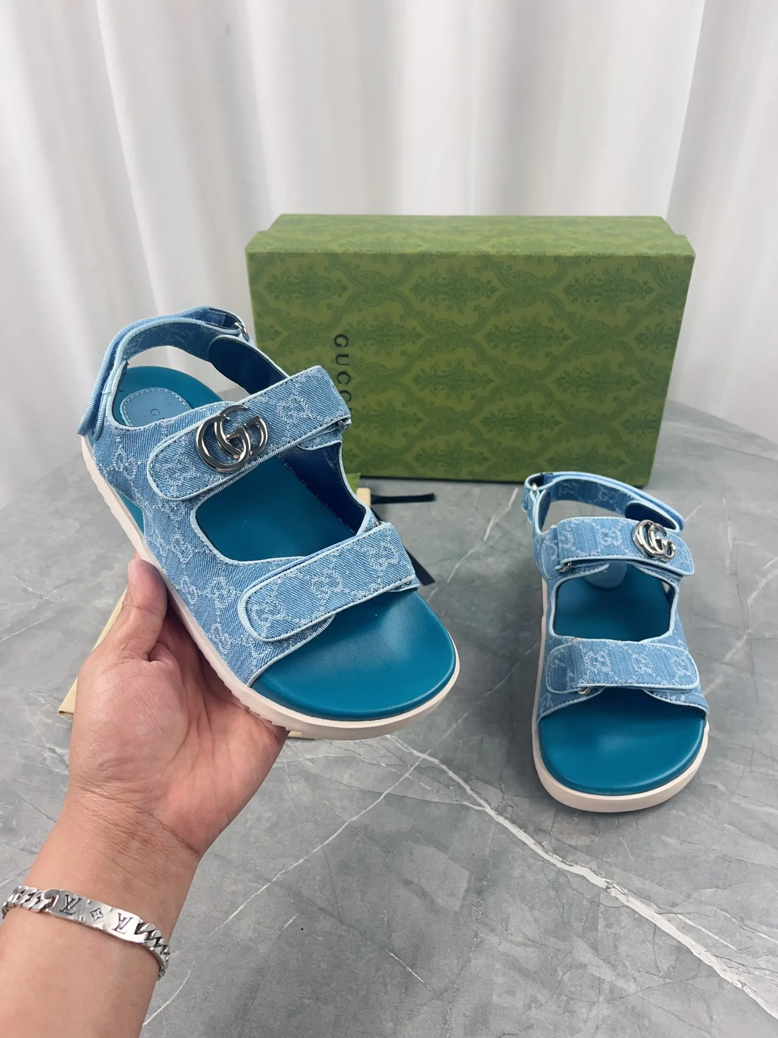 👟👟Ex-factory price 520👟👟 2024 Gucci presbyopic fabric sandals, Gucci special presbyopic canvas fabric with double G metal buckle, fabric: double G presbyopic/imported cowhide, lining: cow lining, outsole: rubber outsole, size: 35-42